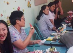 两个人吃瓜的娱乐,揭秘两位吃瓜群众的欢乐时光