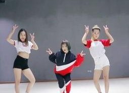 吃瓜娱乐手势舞,跟随吃瓜娱乐手势舞，一起摇摆快乐时光